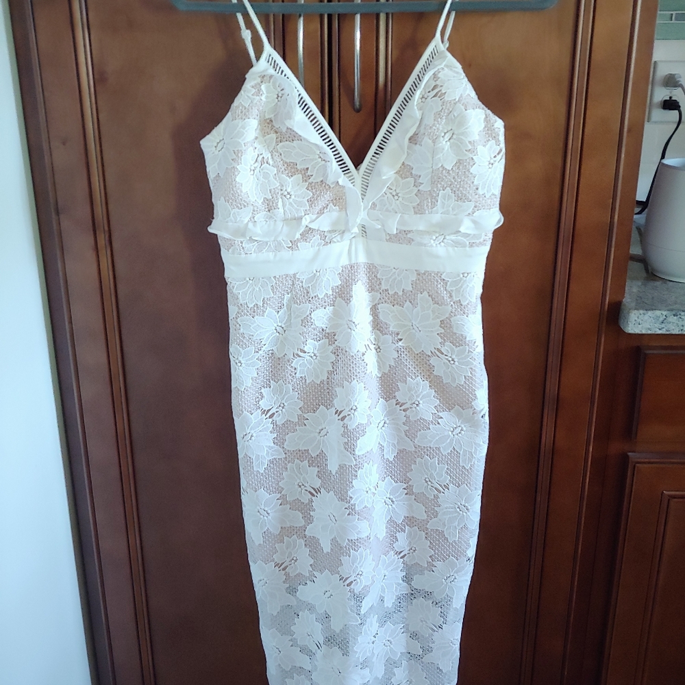 Fitted white lace dress